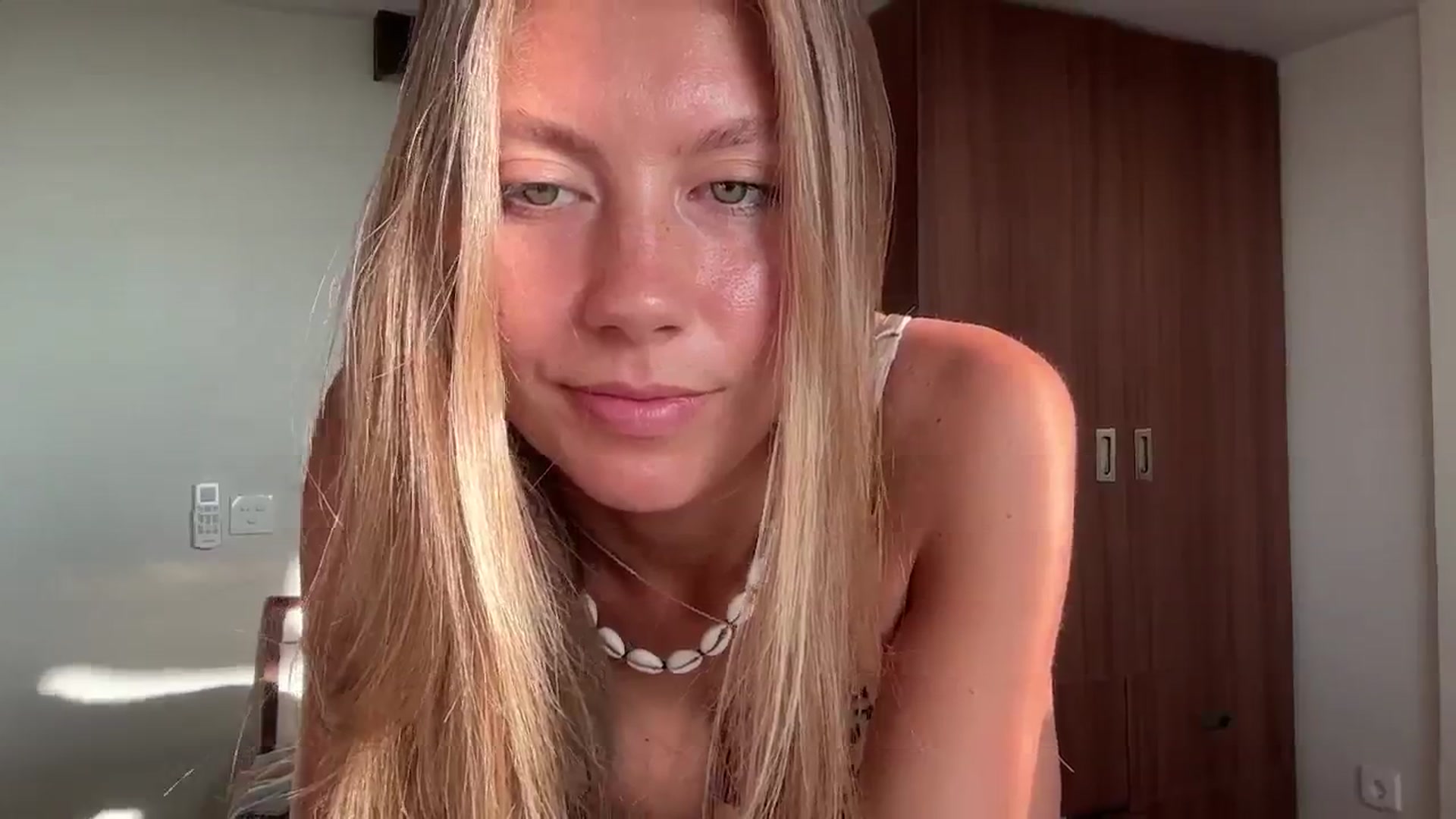 Gallery image thumbnail from SurfGirls's myfreecams stream on, 11/17/2024, 23:06 image 11 of 20