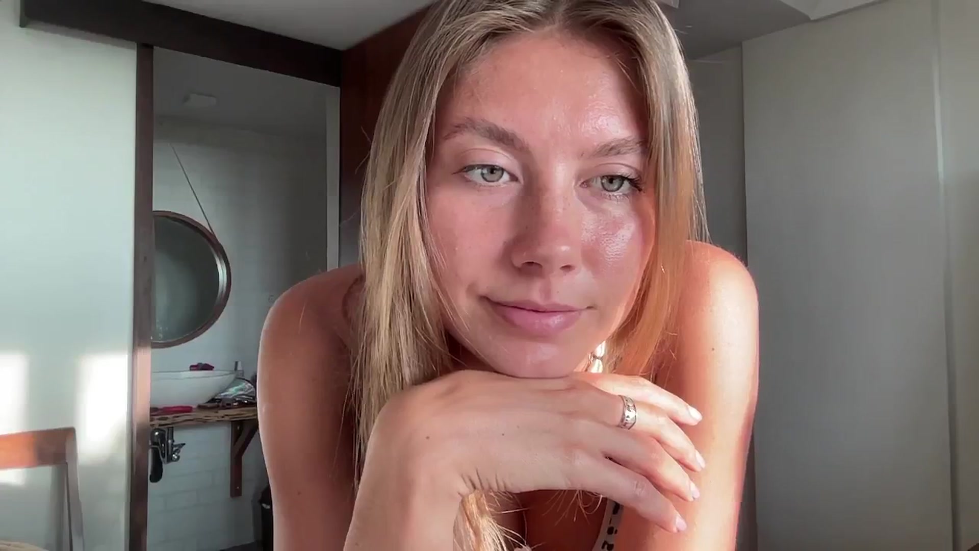 Gallery image thumbnail from SurfGirls's myfreecams stream on, 11/17/2024, 23:06 image 5 of 20