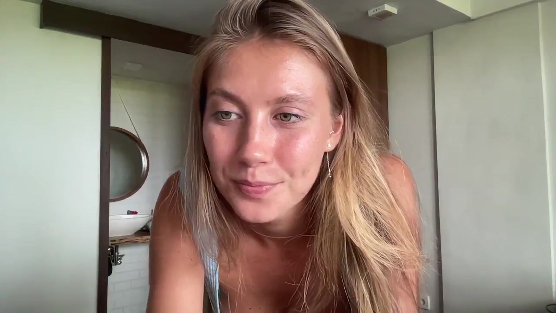 Gallery image thumbnail from SurfGirls's myfreecams stream on, 11/21/2024, 07:52 image 8 of 20