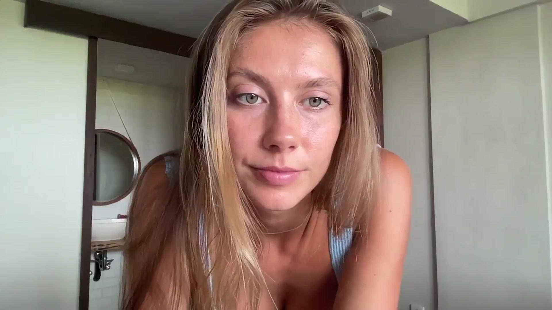 Gallery image thumbnail from SurfGirls's myfreecams stream on, 11/21/2024, 07:52 image 12 of 20