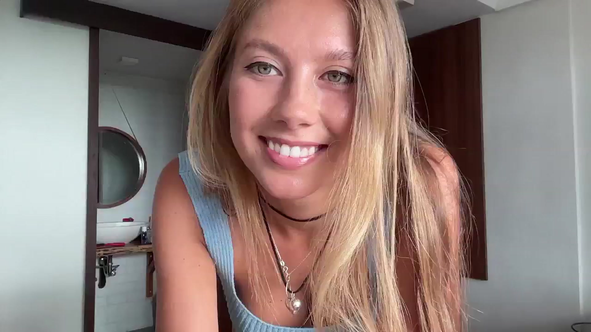 Gallery image thumbnail from SurfGirls's myfreecams stream on, 11/21/2024, 23:59 image 10 of 20