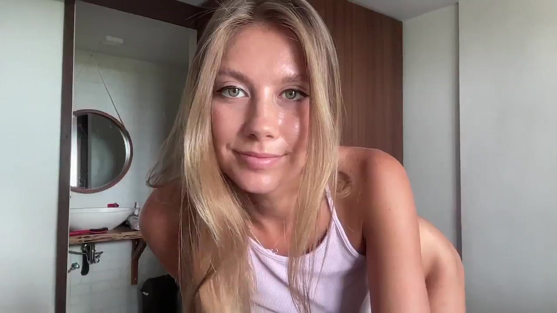 Gallery image thumbnail from SurfGirls's myfreecams stream on, 11/22/2024, 02:37 image 2 of 20