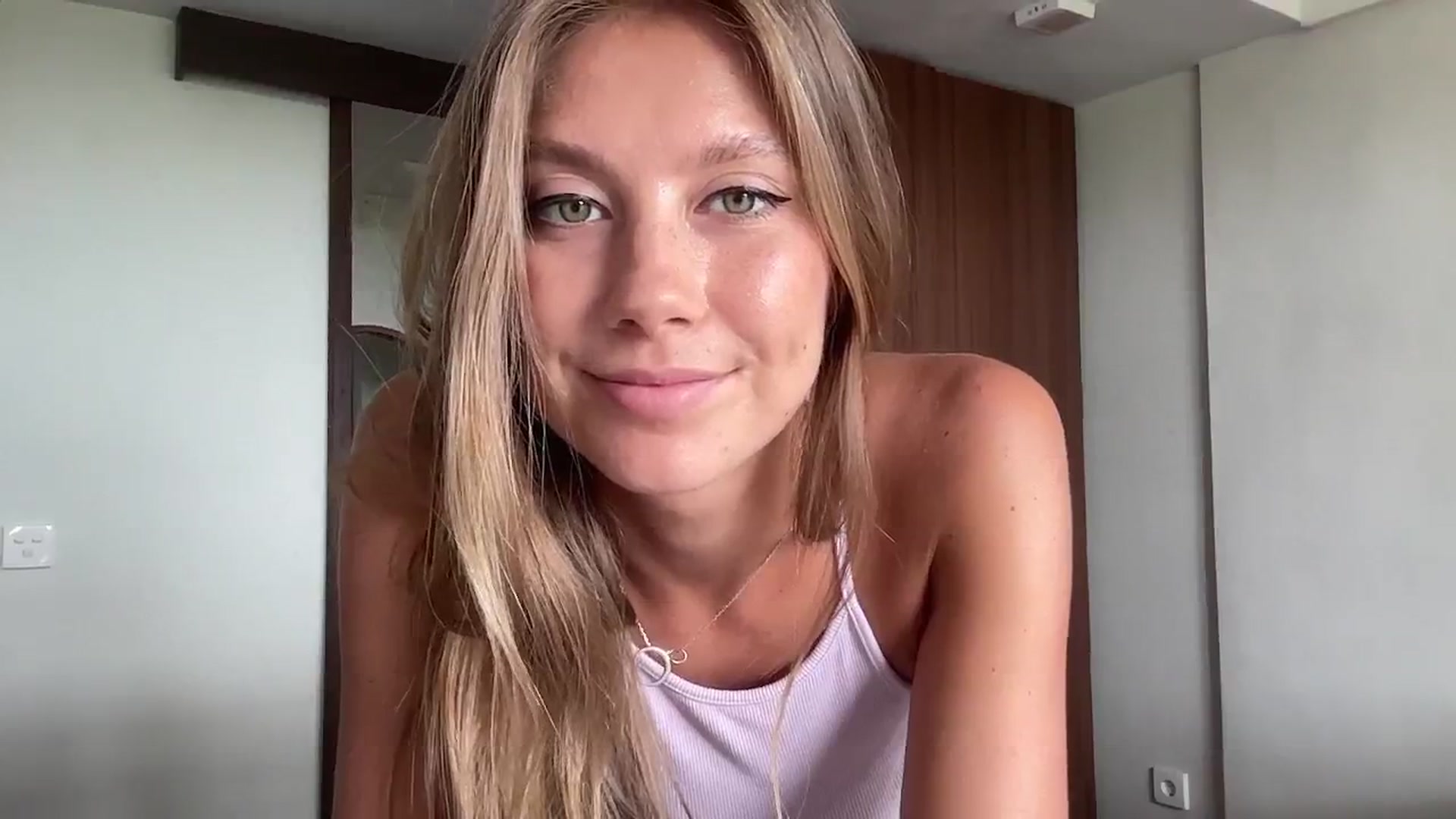 Gallery image thumbnail from SurfGirls's myfreecams stream on, 11/22/2024, 02:37 image 17 of 20