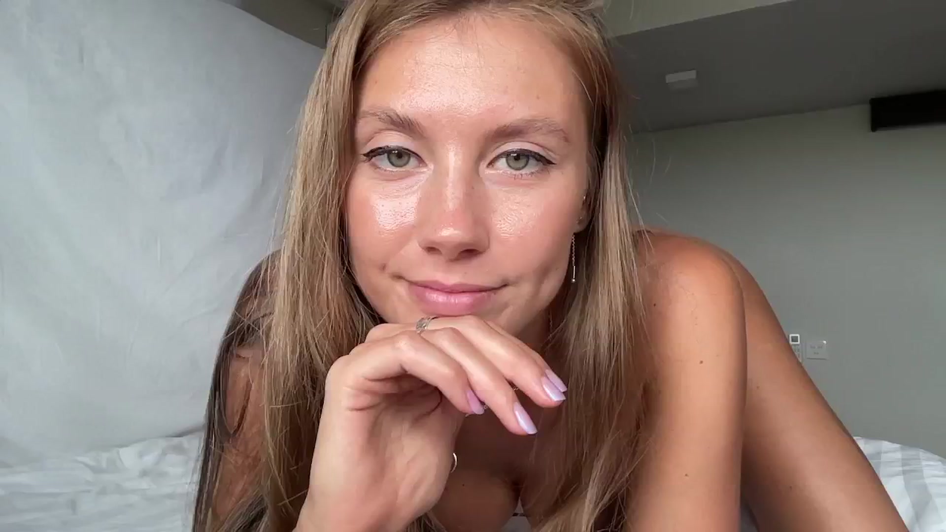 Gallery image thumbnail from SurfGirls's myfreecams stream on, 11/27/2024, 03:38 image 13 of 20