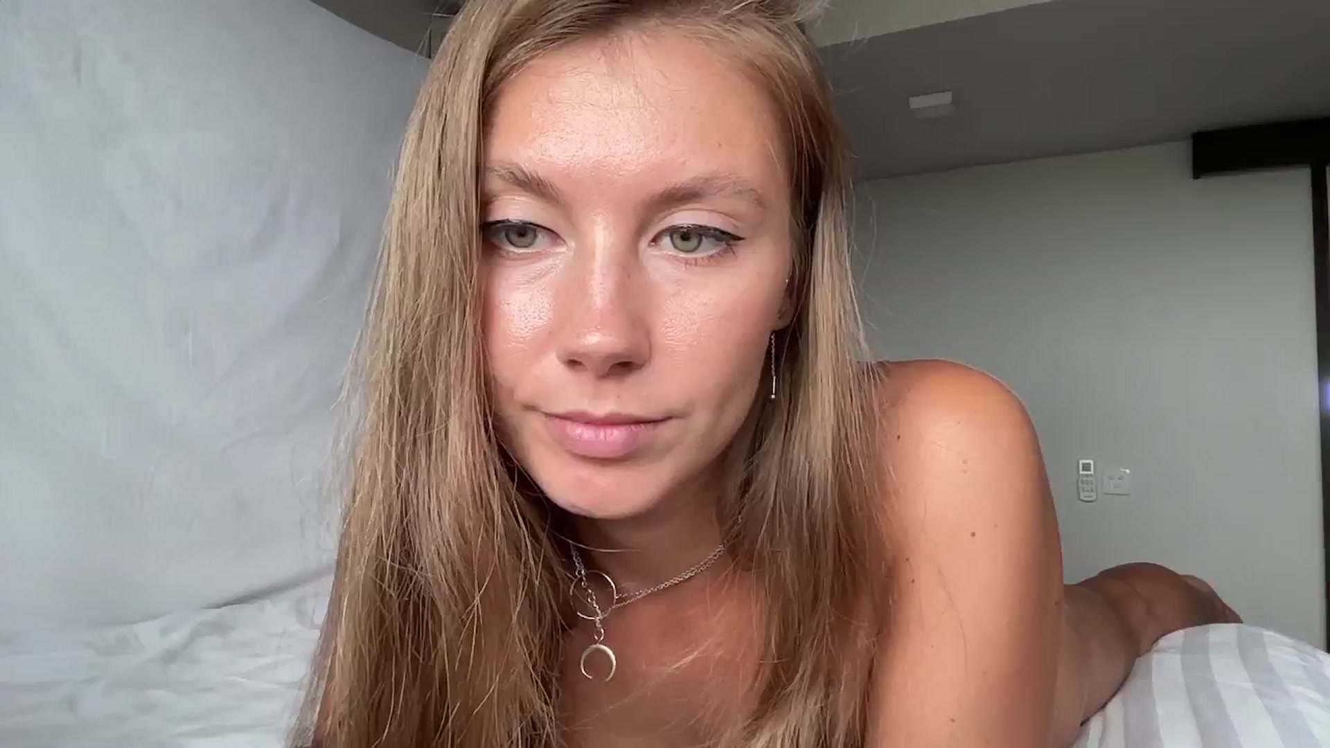 Gallery image thumbnail from SurfGirls's myfreecams stream on, 11/27/2024, 03:38 image 15 of 20