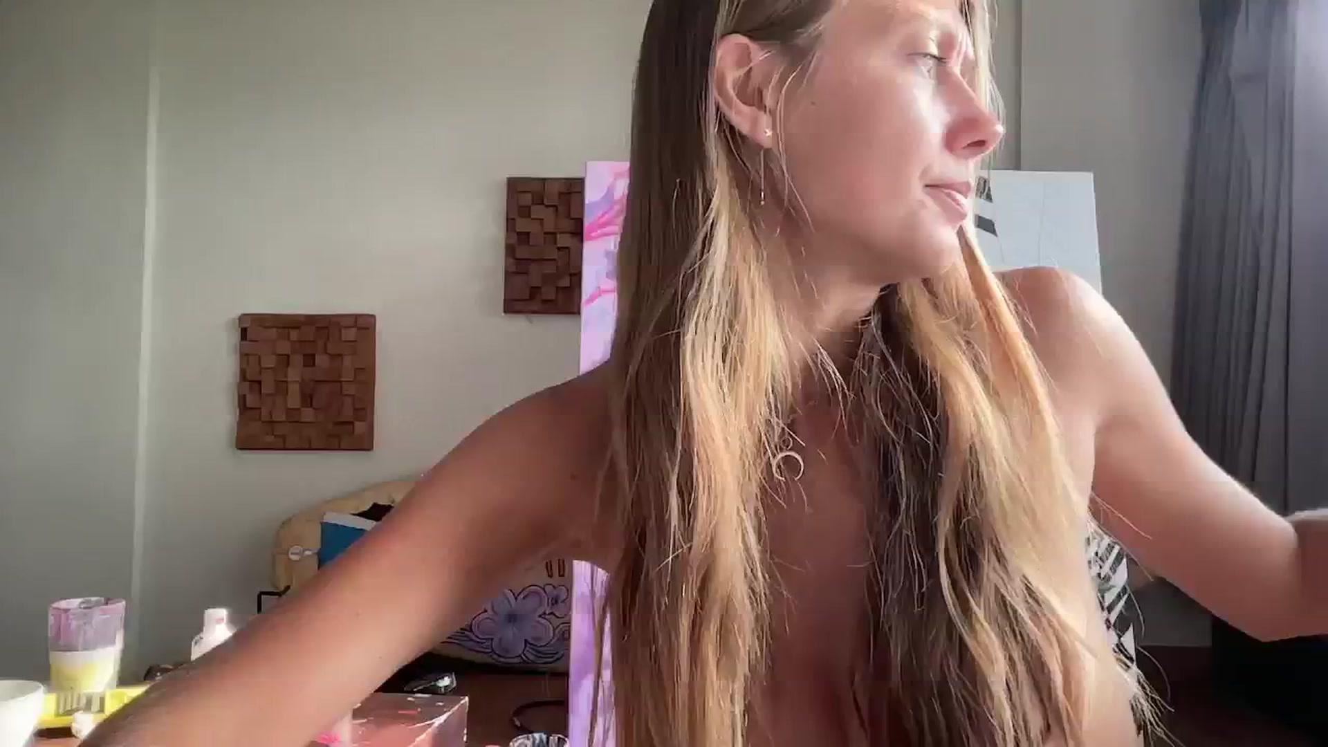 Gallery image thumbnail from SurfGirls's myfreecams stream on, 11/27/2024, 23:37 image 20 of 20