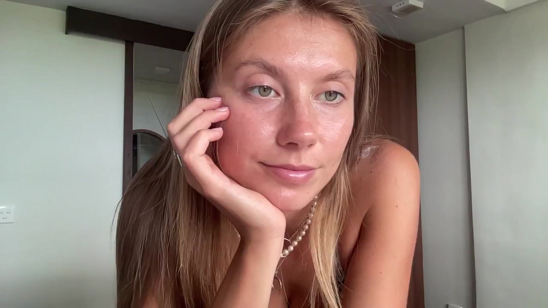 Gallery image thumbnail from SurfGirls's myfreecams stream on, 12/04/2024, 05:10 image 14 of 20