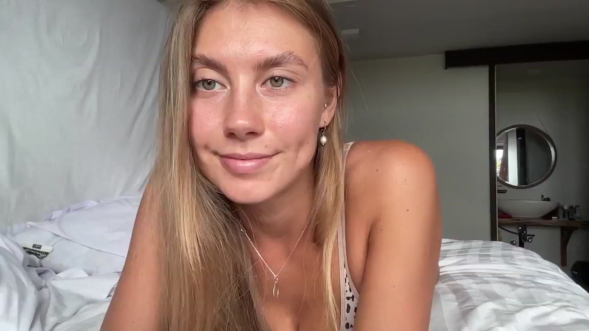 Gallery image thumbnail from SurfGirls's myfreecams stream on, 12/07/2024, 02:39 image 3 of 20