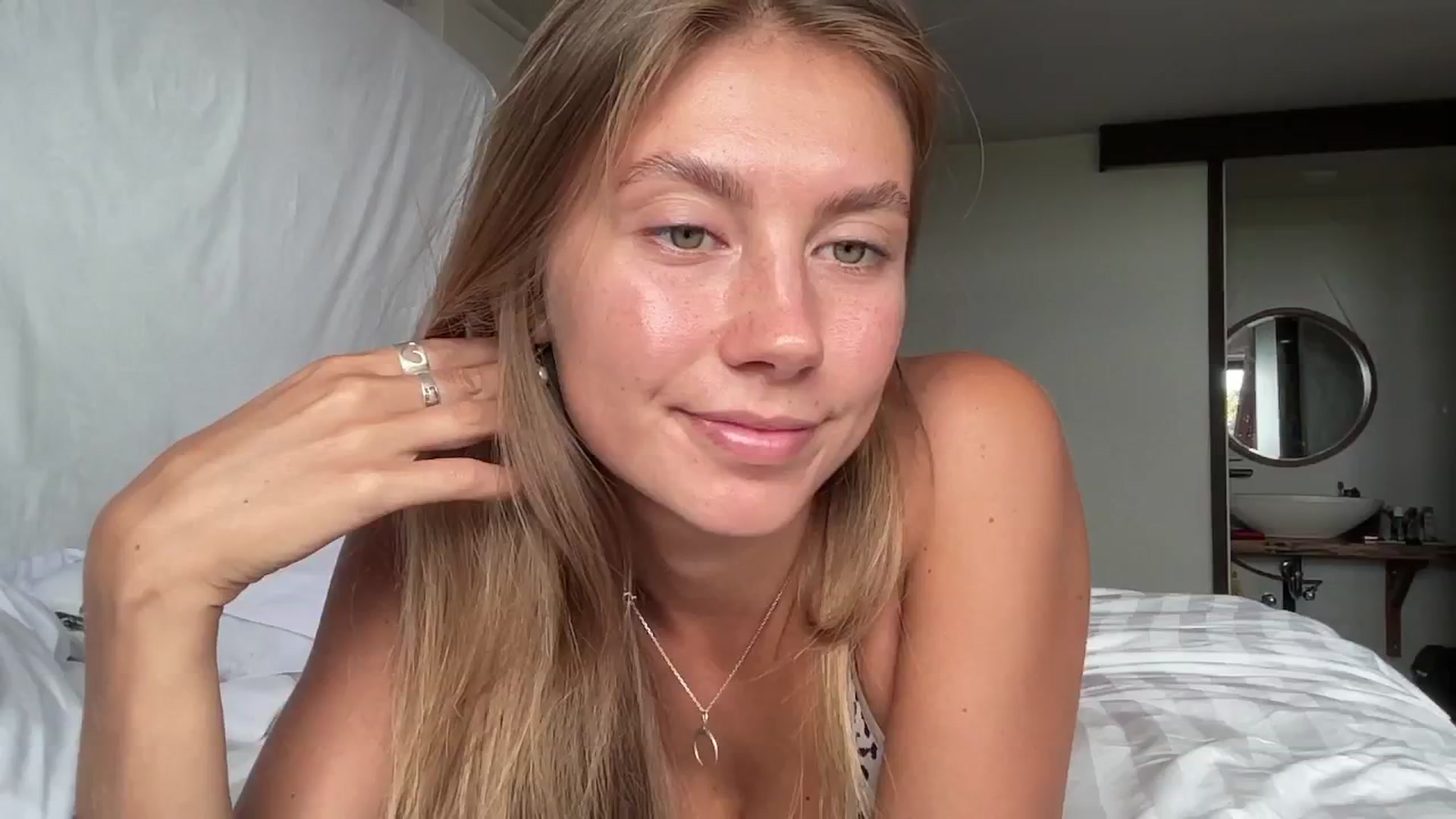 Gallery image thumbnail from SurfGirls's myfreecams stream on, 12/07/2024, 02:39 image 4 of 20