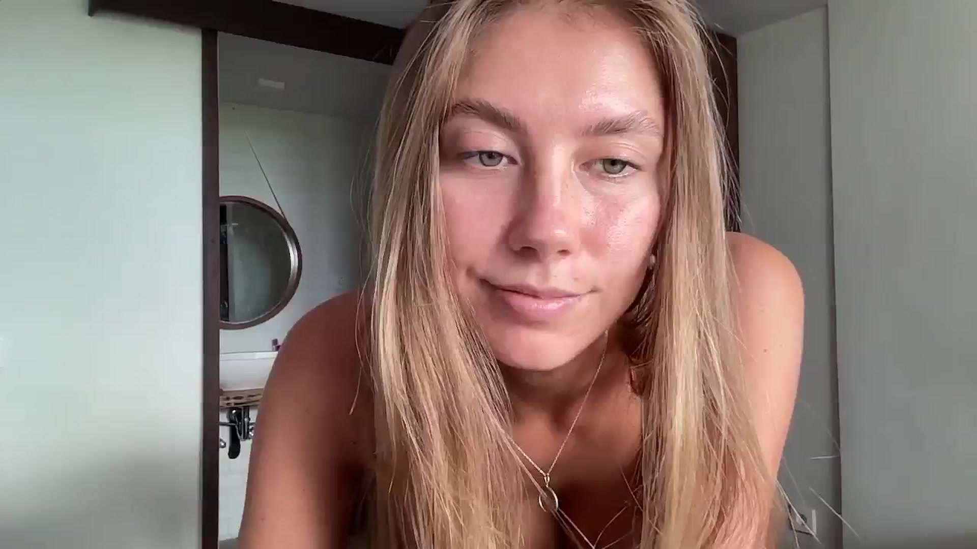 Gallery image thumbnail from SurfGirls's myfreecams stream on, 12/07/2024, 02:39 image 15 of 20
