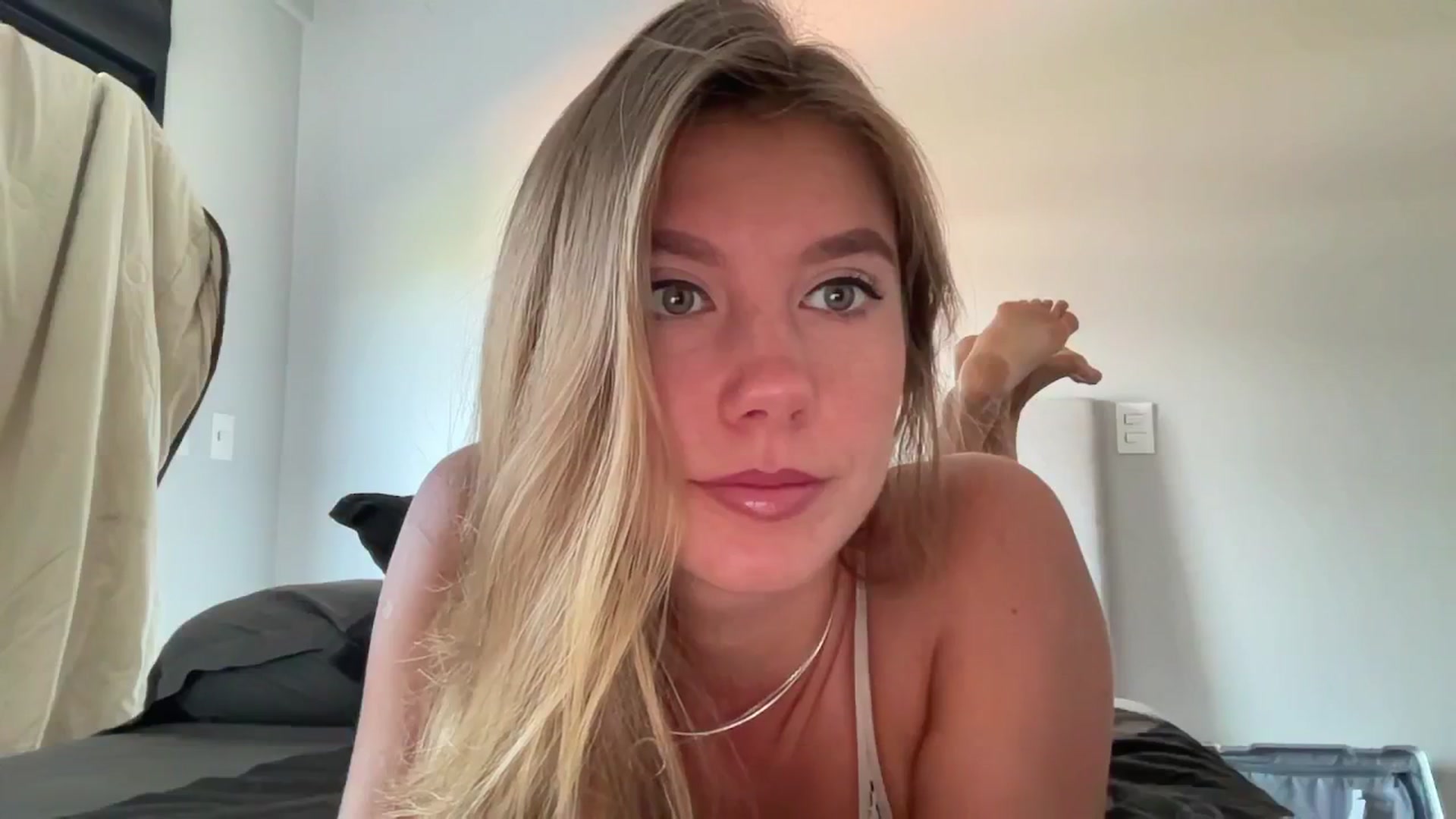 Gallery image thumbnail from SurfGirls's myfreecams stream on, 01/04/2025, 10:39 image 4 of 20