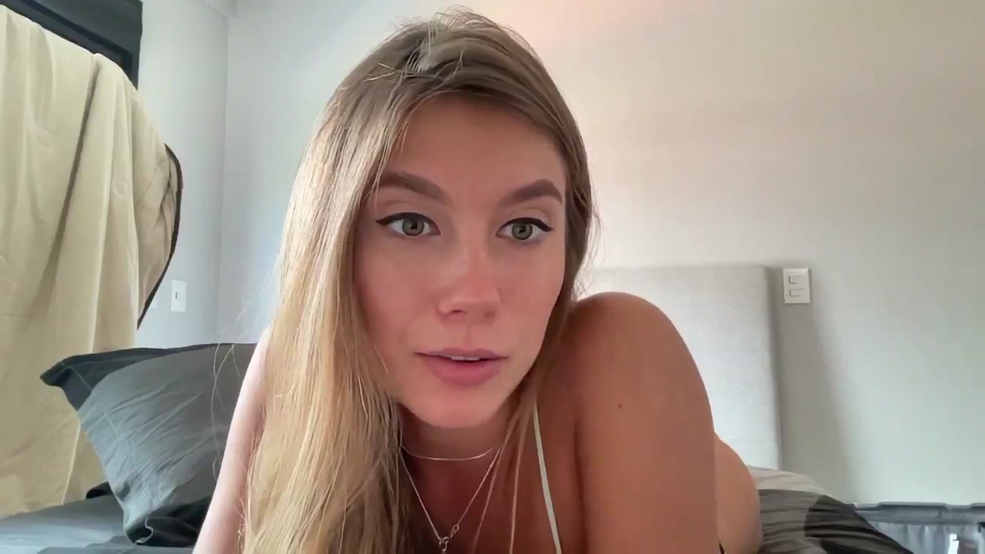 Gallery image thumbnail from SurfGirls's myfreecams stream on, 01/04/2025, 12:57 image 14 of 20