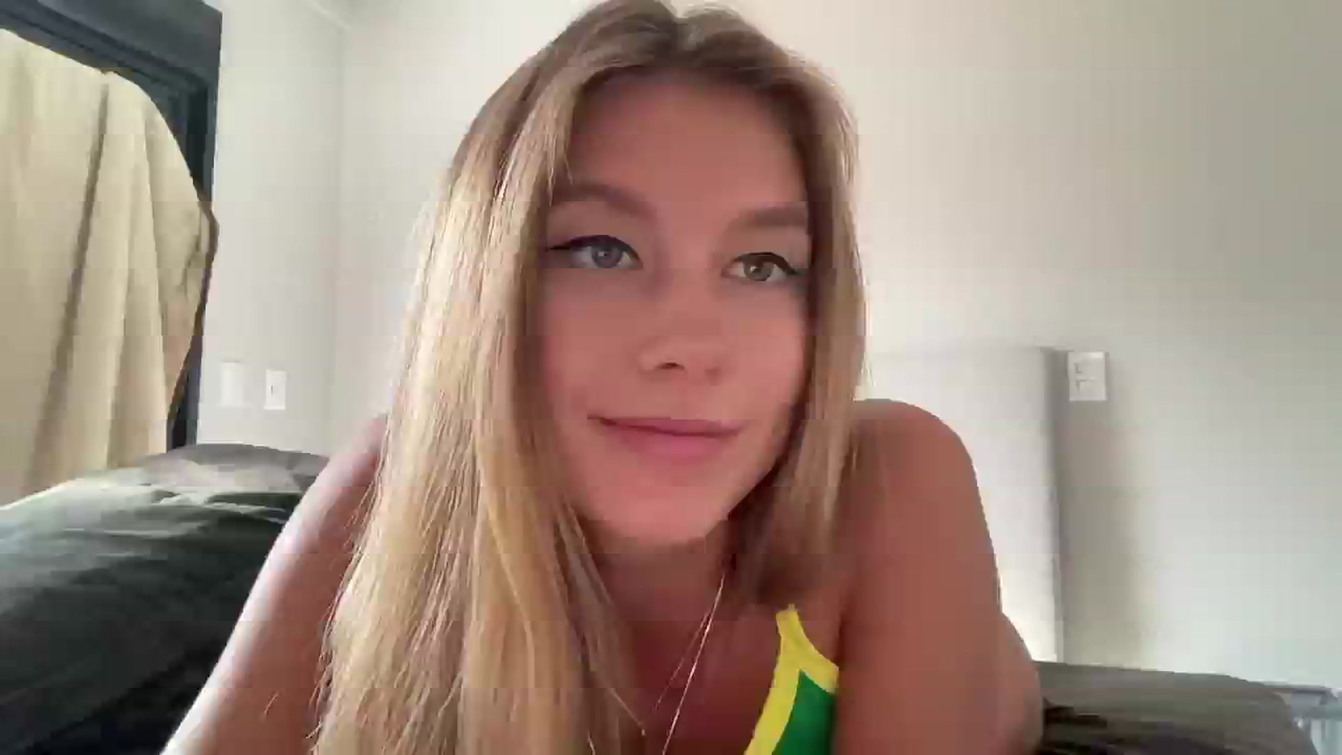 Gallery image thumbnail from SurfGirls's myfreecams stream on, 01/06/2025, 19:46 image 14 of 20