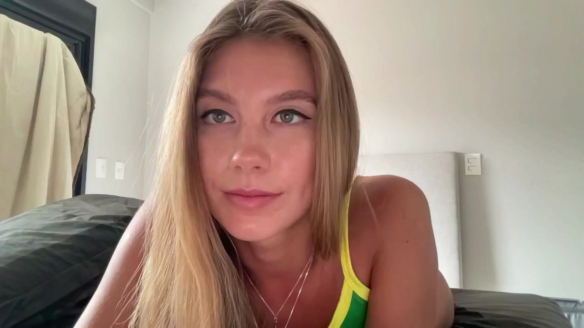Gallery image thumbnail from SurfGirls's myfreecams stream on, 01/06/2025, 19:46 image 13 of 20