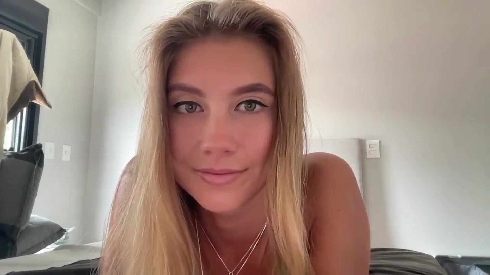 Gallery image thumbnail from SurfGirls's myfreecams stream on, 01/07/2025, 12:48 image 12 of 20