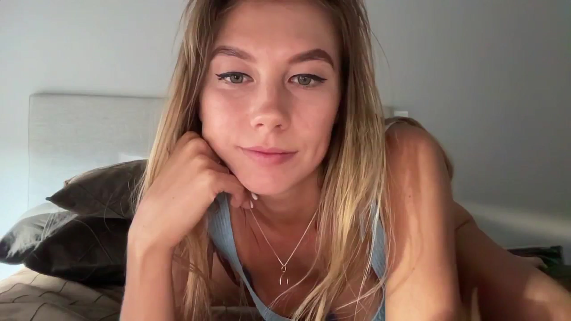Gallery image thumbnail from SurfGirls's myfreecams stream on, 01/08/2025, 21:52 image 13 of 20