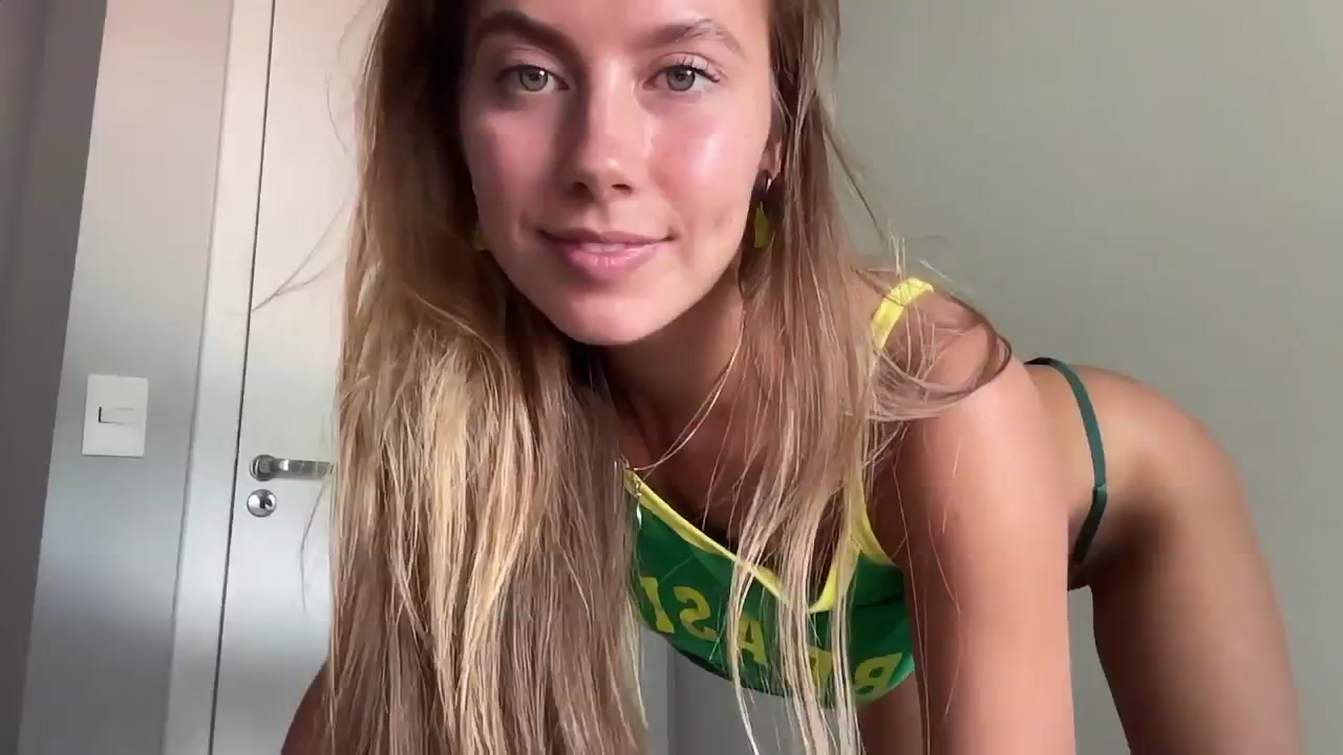Gallery image thumbnail from SurfGirls's myfreecams stream on, 01/12/2025, 12:21 image 17 of 20