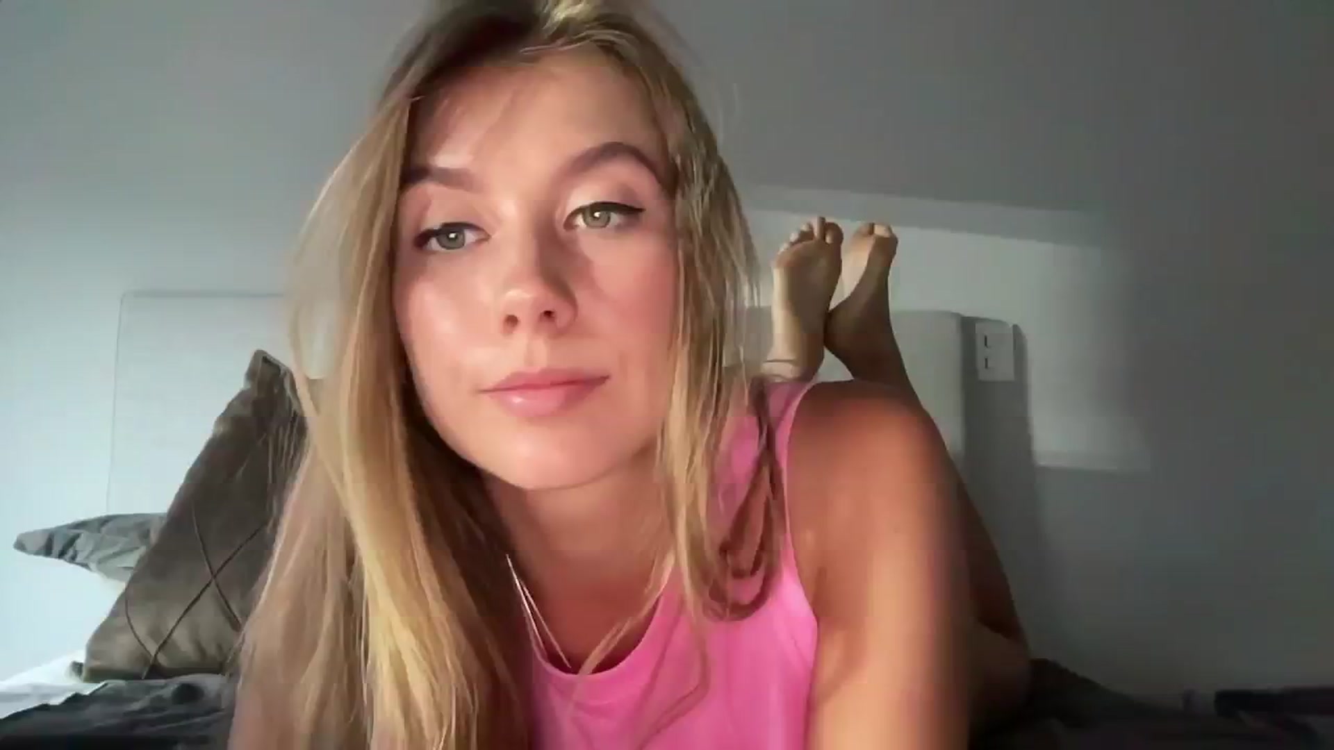 Gallery image thumbnail from SurfGirls's myfreecams stream on, 01/13/2025, 22:16 image 12 of 20