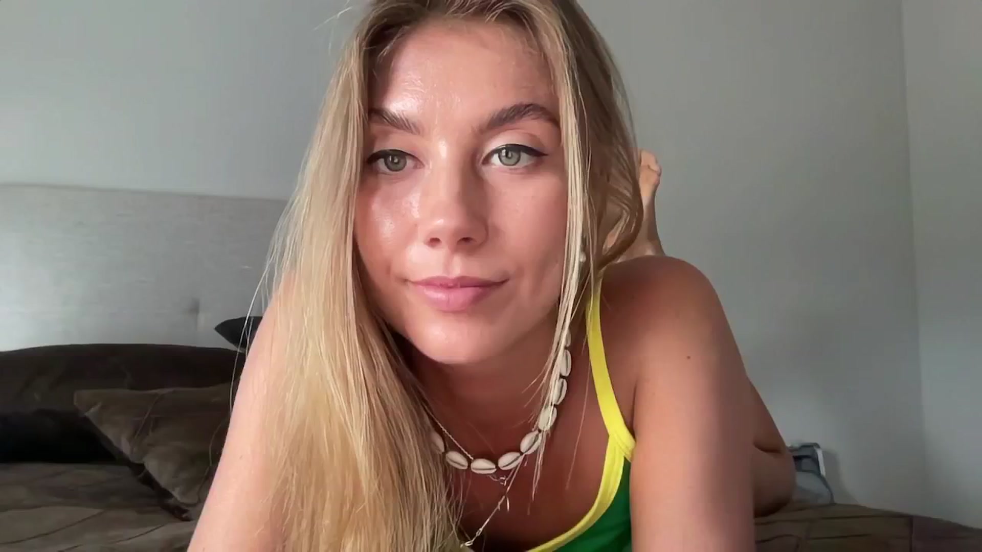 Gallery image thumbnail from SurfGirls's myfreecams stream on, 01/20/2025, 19:57 image 18 of 20