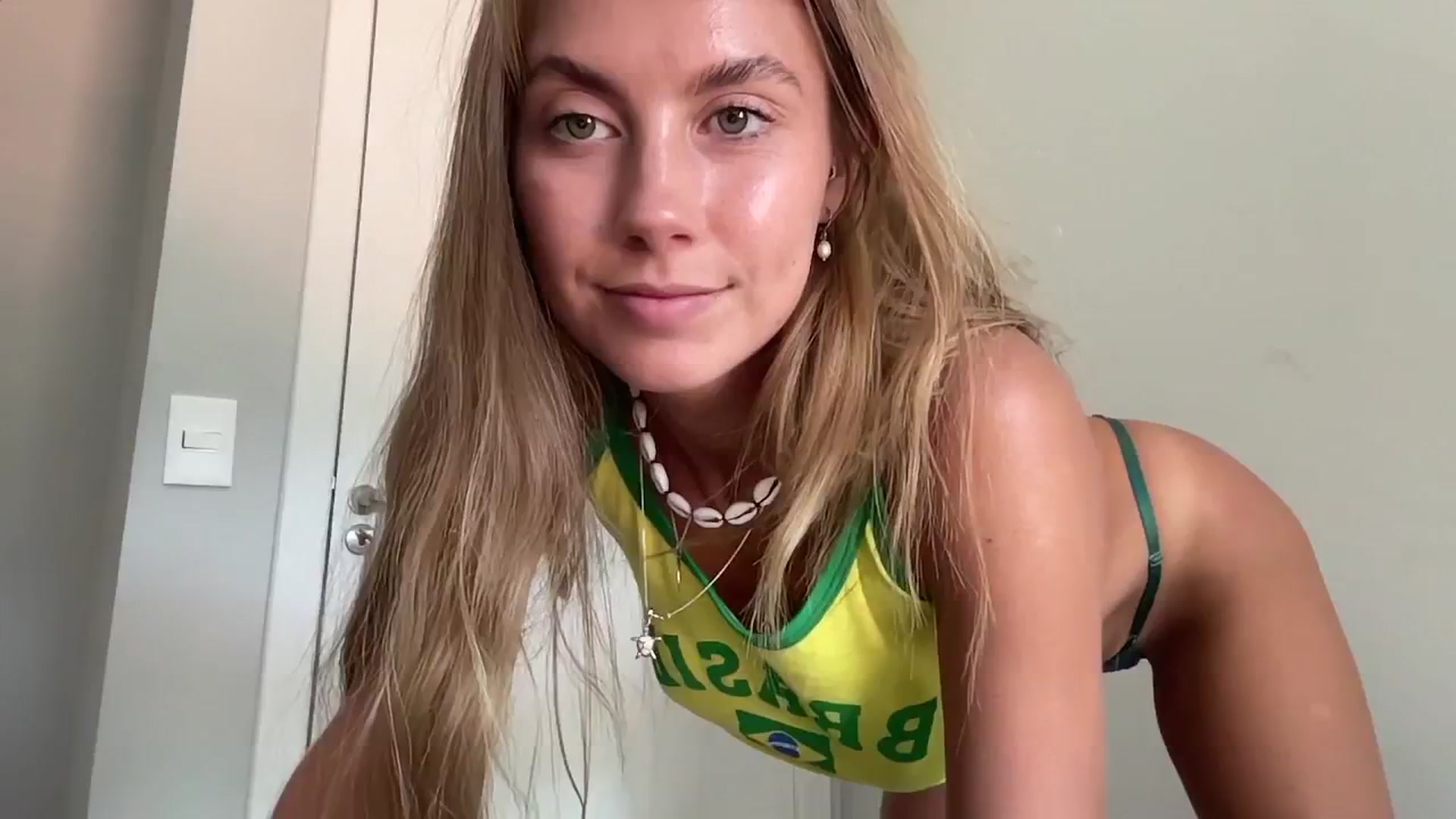Gallery image thumbnail from SurfGirls's myfreecams stream on, 01/22/2025, 15:36 image 15 of 20