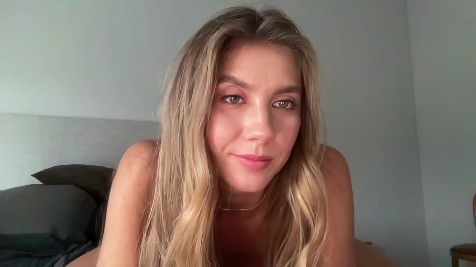Gallery image thumbnail from SurfGirls's myfreecams stream on, 01/29/2025, 21:43 image 17 of 20
