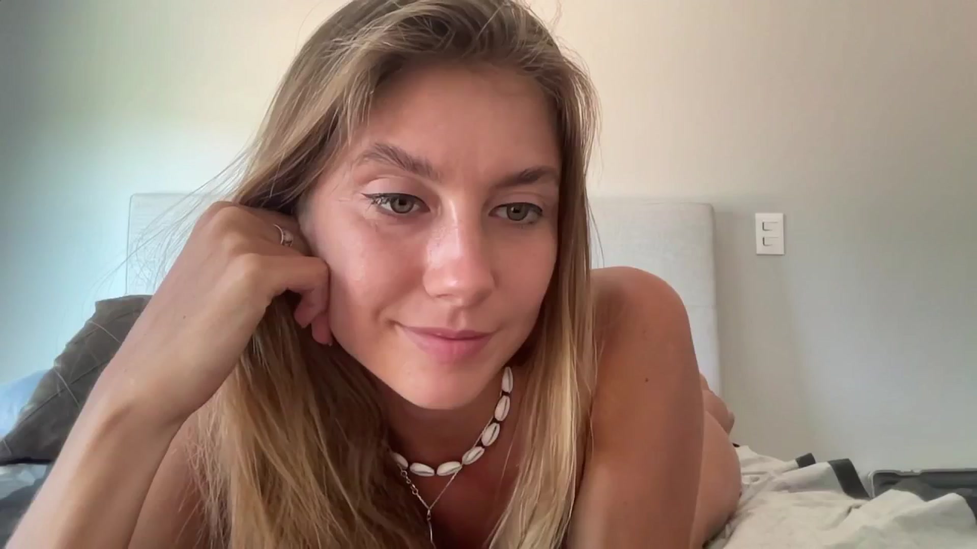 Gallery image thumbnail from SurfGirls's myfreecams stream on, 02/04/2025, 15:08 image 9 of 20