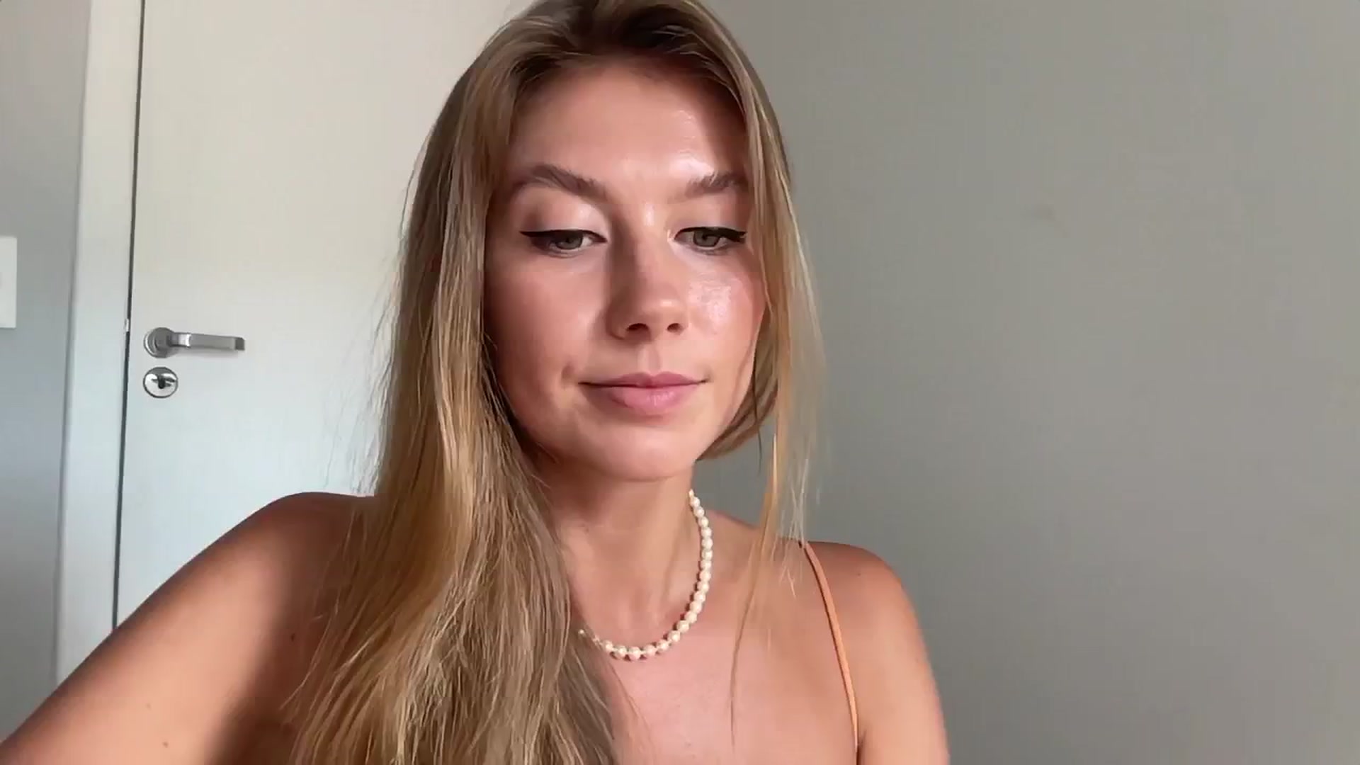 Gallery image thumbnail from SurfGirls's myfreecams stream on, 02/05/2025, 14:02 image 9 of 20