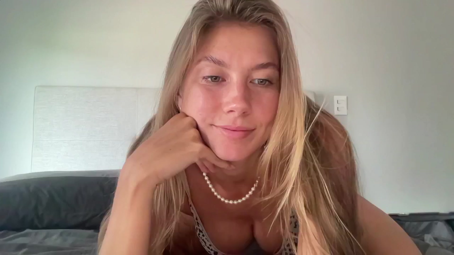 Gallery image thumbnail from SurfGirls's myfreecams stream on, 02/06/2025, 10:54 image 4 of 20