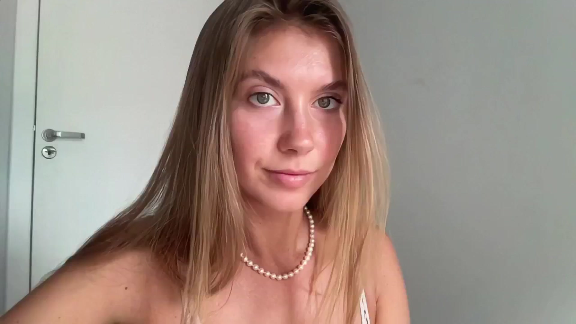 Gallery image thumbnail from SurfGirls's myfreecams stream on, 02/06/2025, 10:54 image 9 of 20