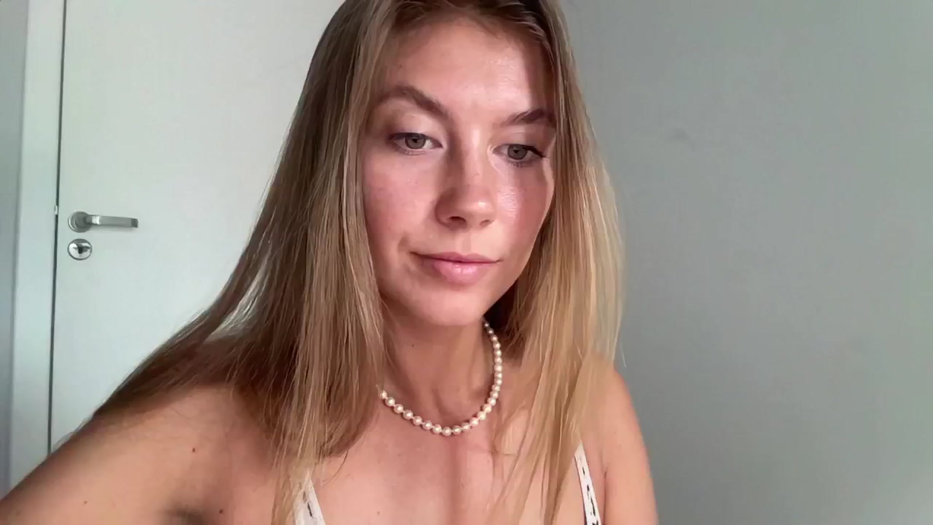 Gallery image thumbnail from SurfGirls's myfreecams stream on, 02/06/2025, 10:54 image 8 of 20