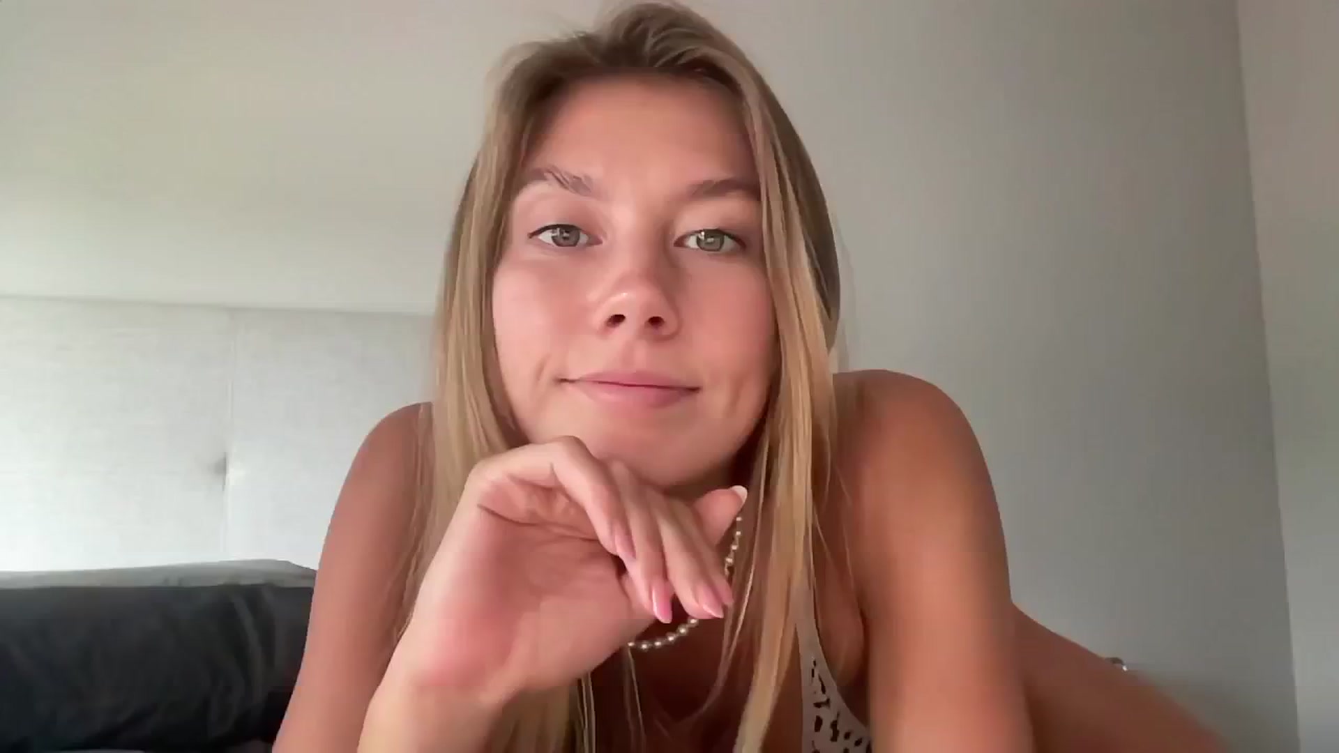 Gallery image thumbnail from SurfGirls's myfreecams stream on, 02/06/2025, 10:54 image 11 of 20