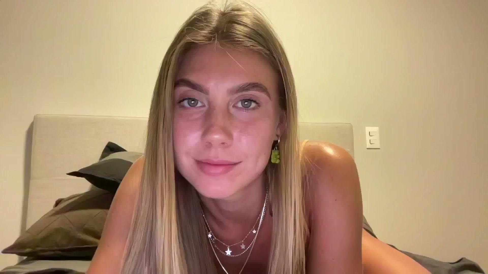 Gallery image thumbnail from SurfGirls's myfreecams stream on, 02/21/2025, 22:15 image 5 of 20