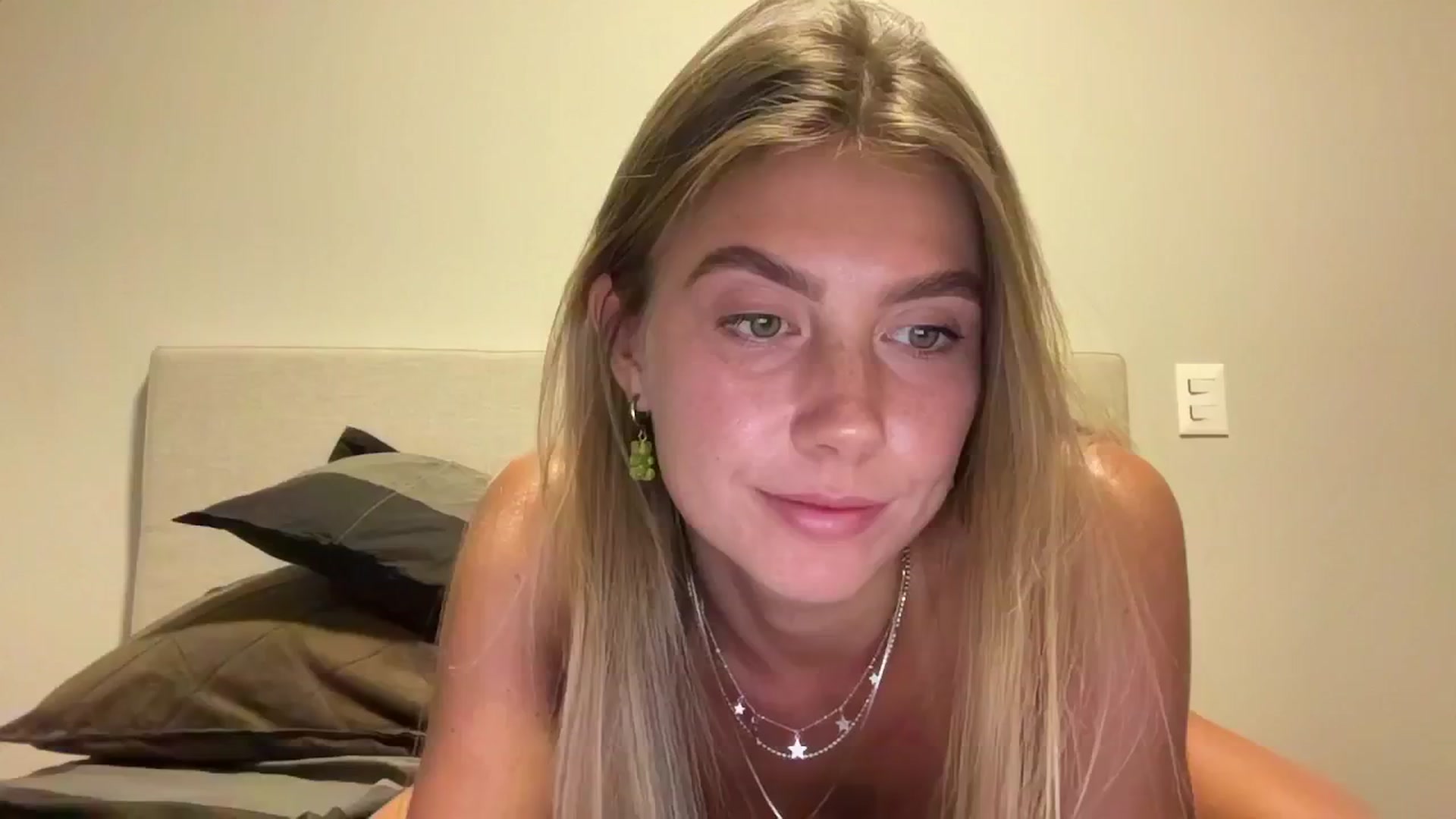 Gallery image thumbnail from SurfGirls's myfreecams stream on, 02/21/2025, 22:15 image 20 of 20