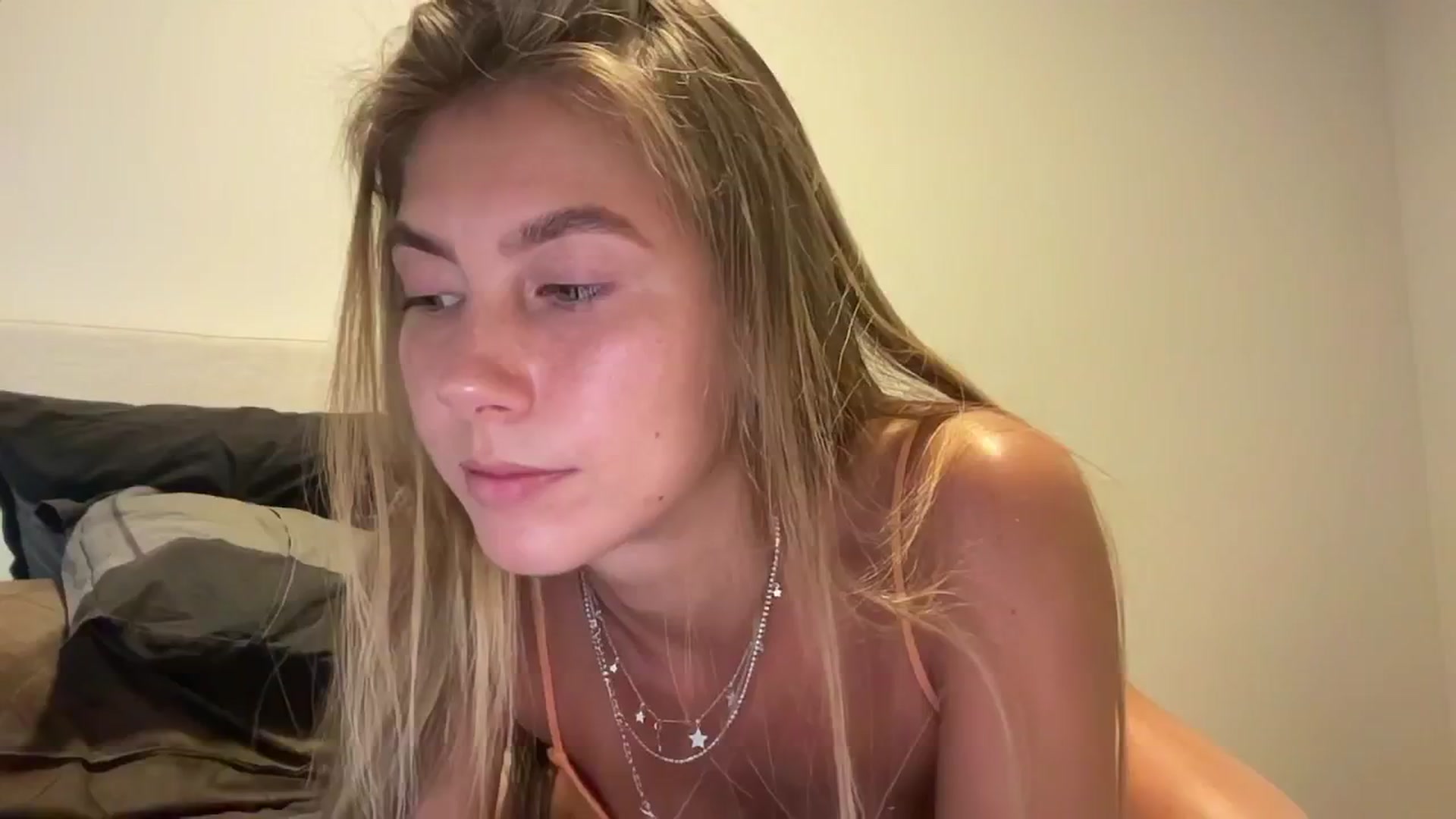 Gallery image thumbnail from SurfGirls's myfreecams stream on, 02/22/2025, 21:23 image 19 of 20