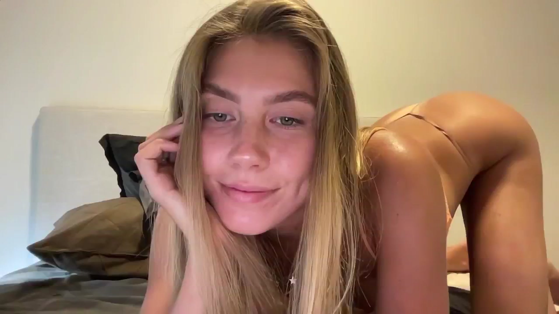 Gallery image thumbnail from SurfGirls's myfreecams stream on, 02/22/2025, 21:23 image 10 of 20