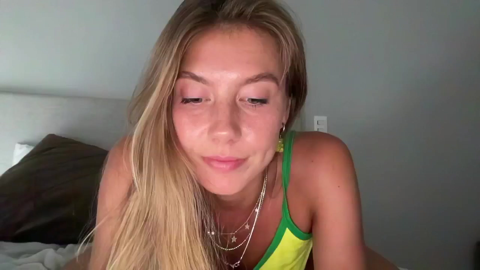 Gallery image thumbnail from SurfGirls's myfreecams stream on, 02/24/2025, 19:14 image 13 of 20