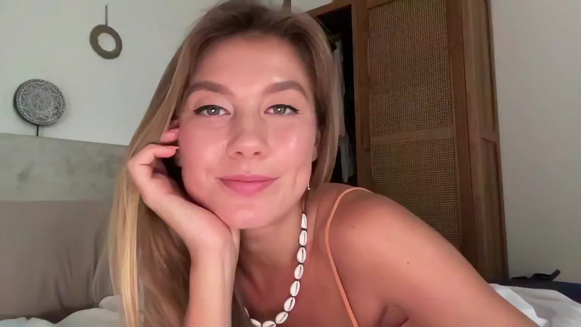 Gallery image thumbnail from SurfGirls's myfreecams stream on, 03/18/2025, 09:46 image 19 of 20