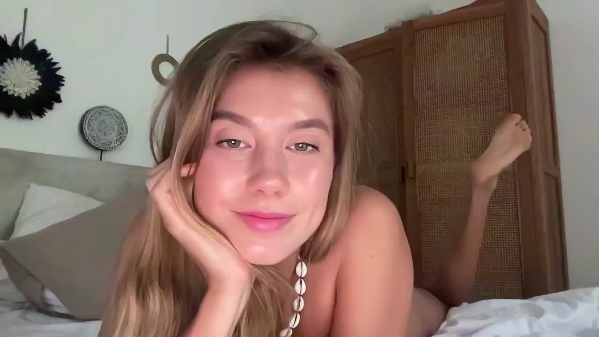 Gallery image thumbnail from SurfGirls's myfreecams stream on, 03/19/2025, 02:21 image 4 of 20
