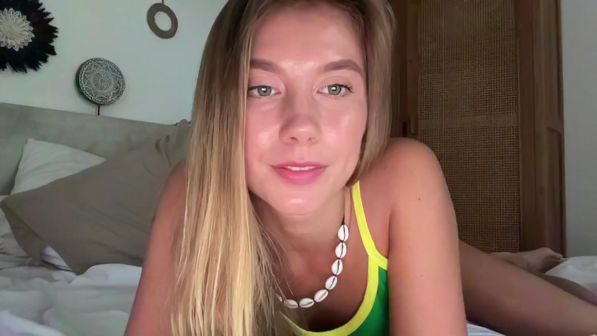 Gallery image thumbnail from SurfGirls's myfreecams stream on, 03/19/2025, 02:21 image 14 of 20