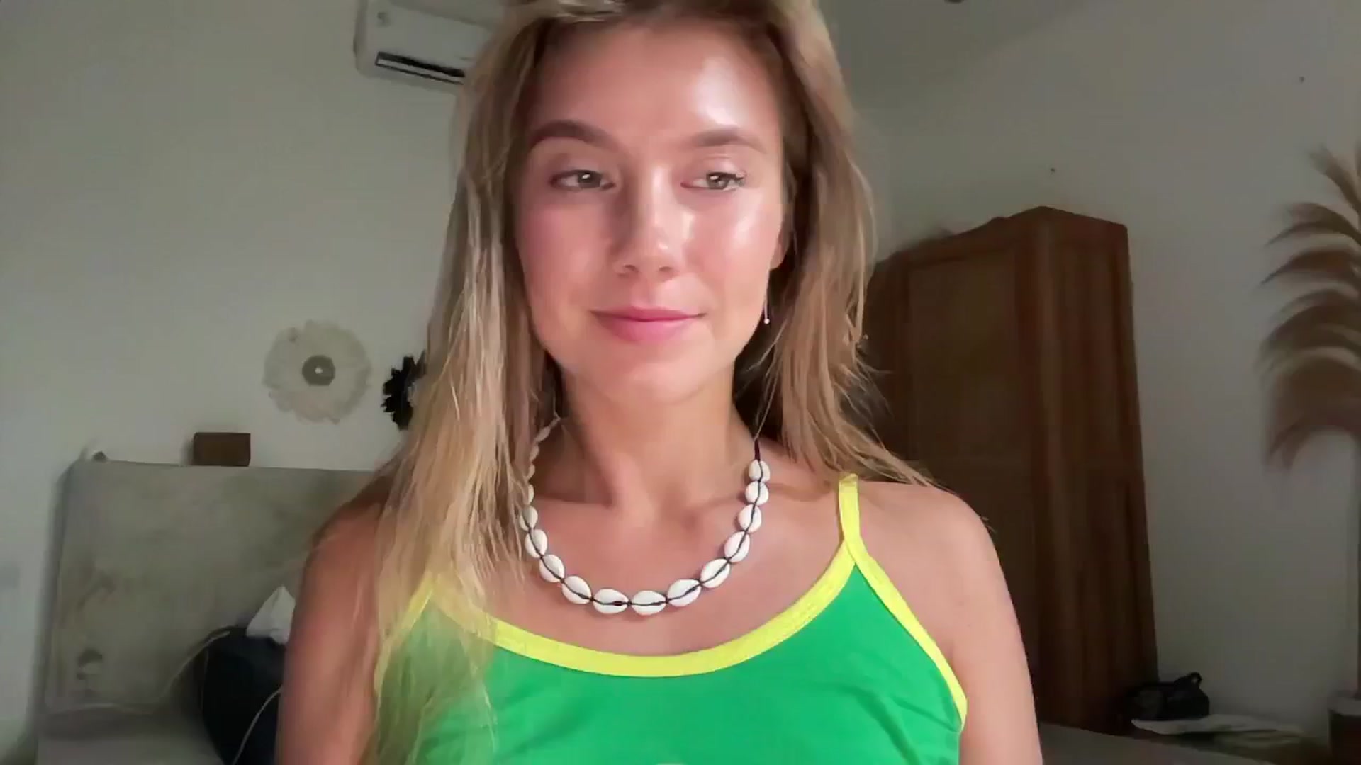Gallery image thumbnail from SurfGirls's myfreecams stream on, 03/19/2025, 02:21 image 20 of 20