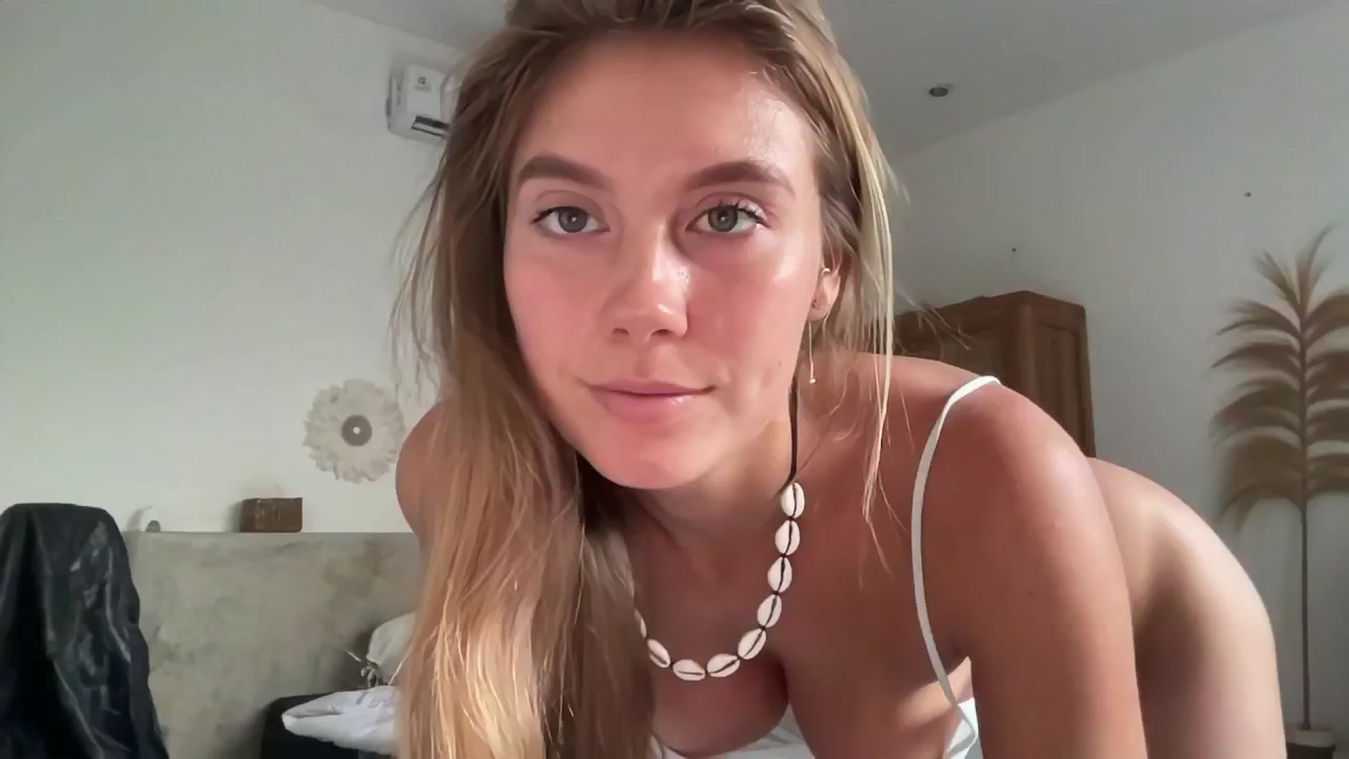 Gallery image thumbnail from SurfGirls's myfreecams stream on, 03/20/2025, 24:00 image 12 of 20