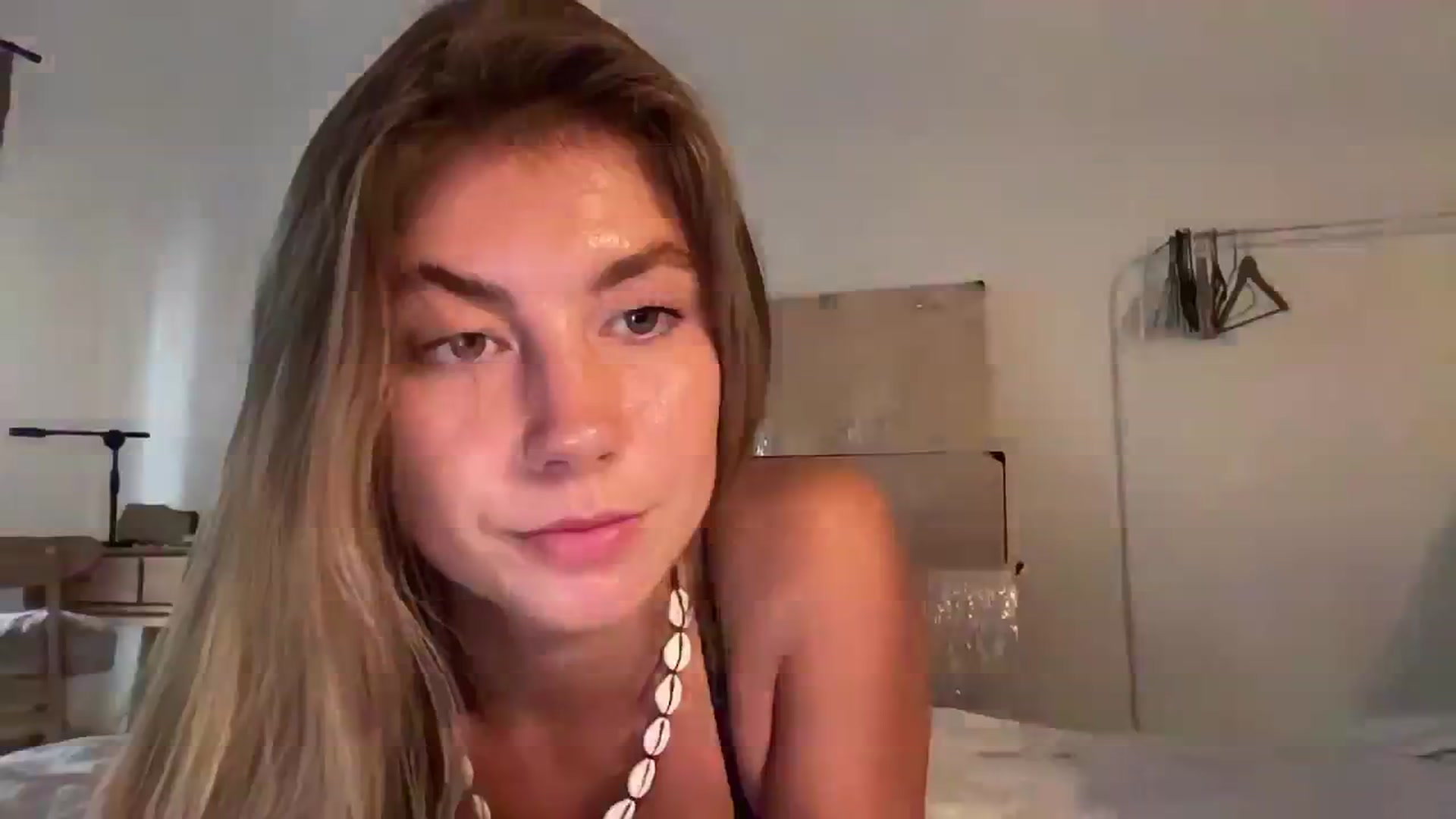 Gallery image thumbnail from SurfGirls's myfreecams stream on, 03/20/2025, 10:30 image 6 of 20