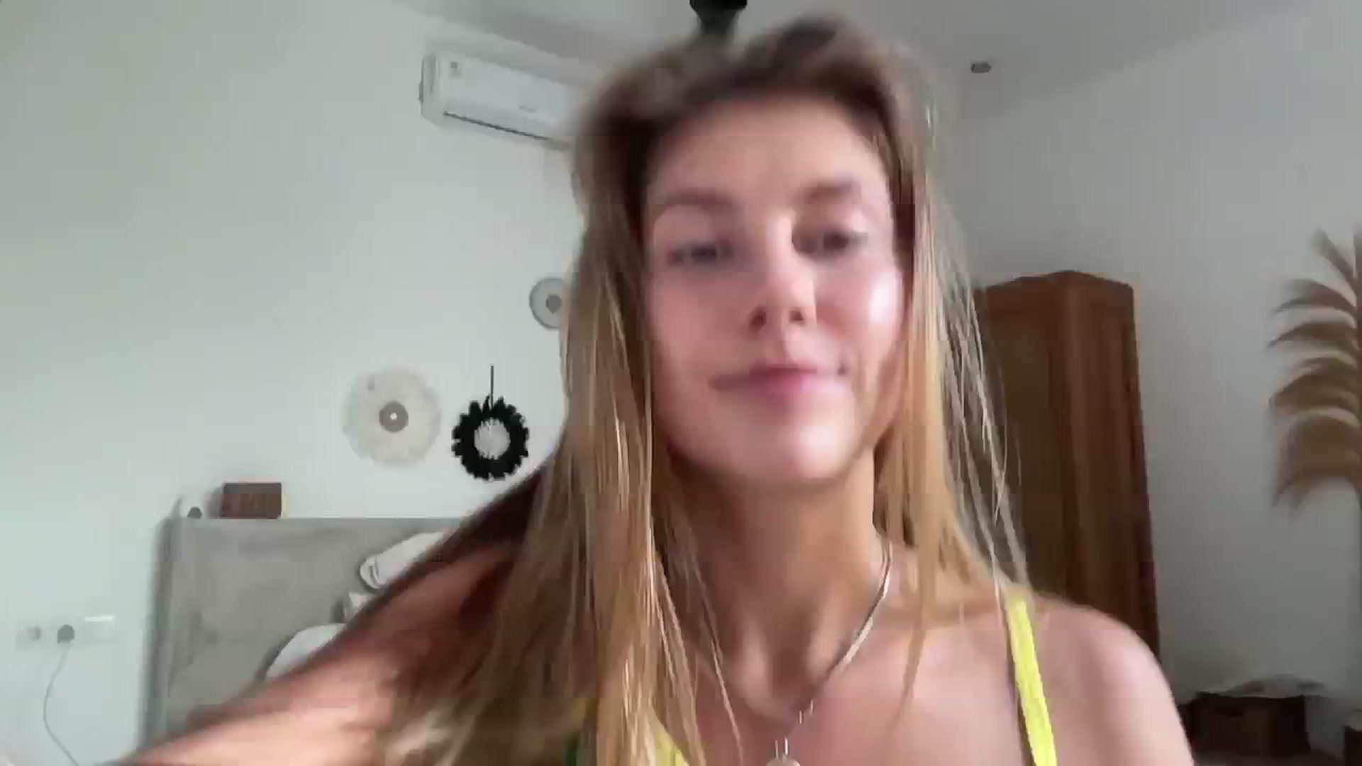 Gallery image thumbnail from SurfGirls's myfreecams stream on, 03/22/2025, 07:03 image 4 of 20