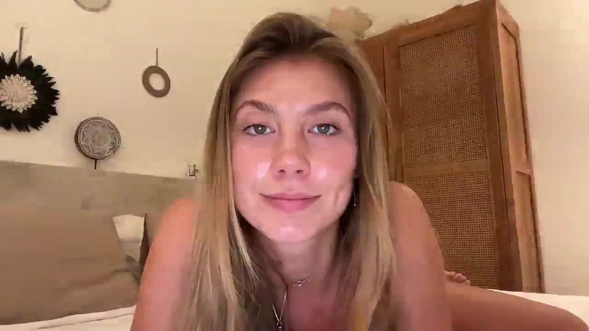 Gallery image thumbnail from SurfGirls's myfreecams stream on, 03/24/2025, 11:37 image 2 of 20