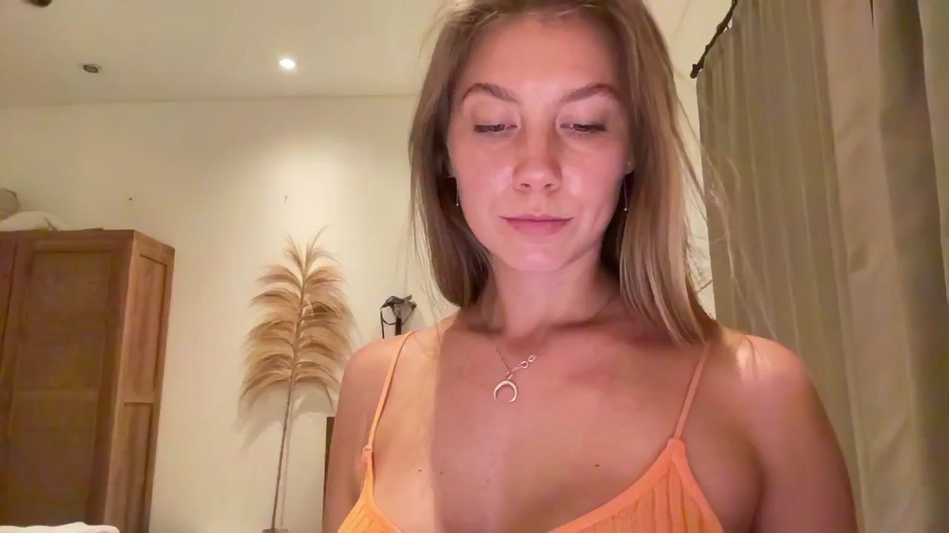 Gallery image thumbnail from SurfGirls's myfreecams stream on, 03/24/2025, 11:37 image 15 of 20