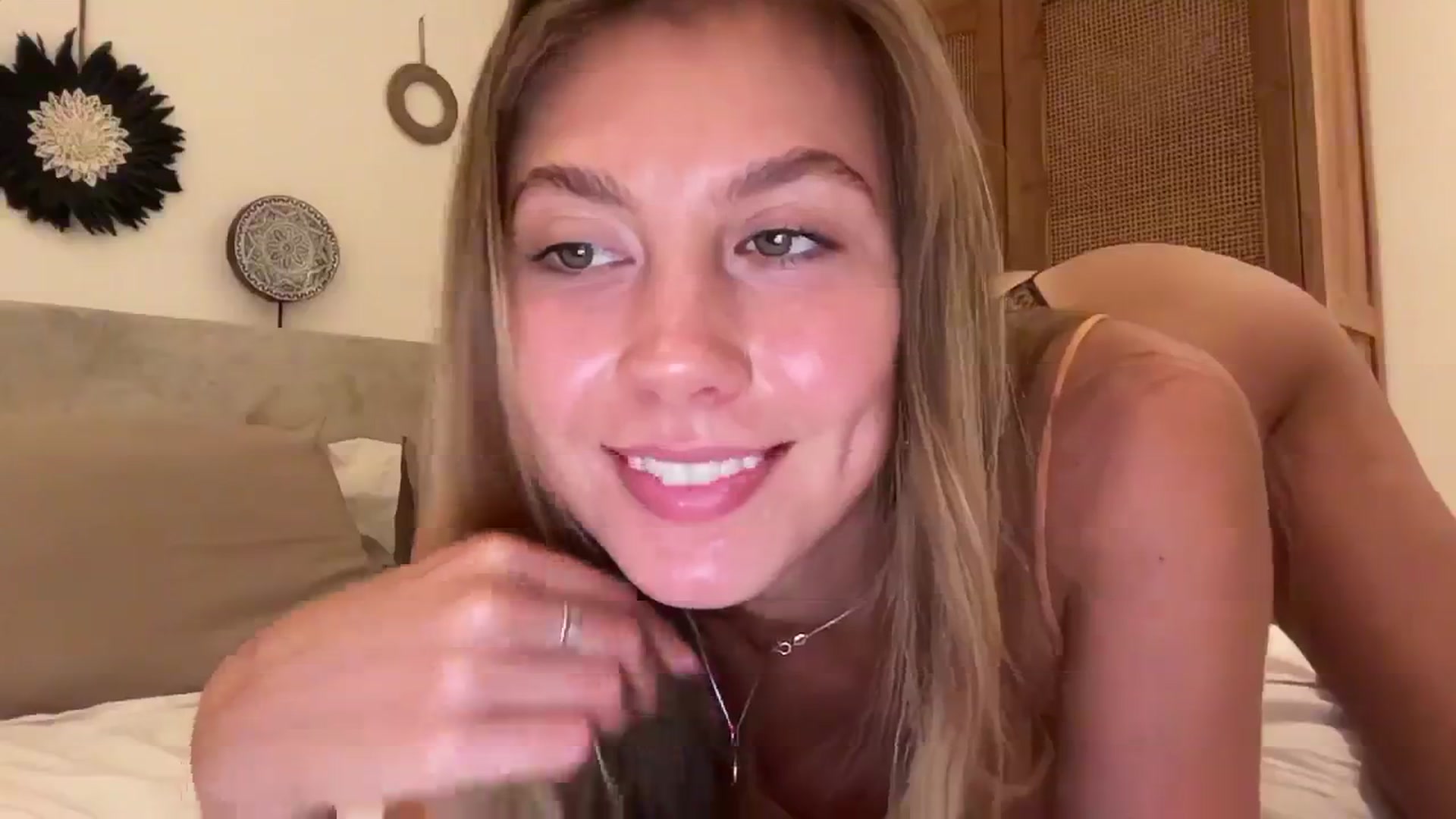 Gallery image thumbnail from SurfGirls's myfreecams stream on, 03/24/2025, 11:37 image 3 of 20