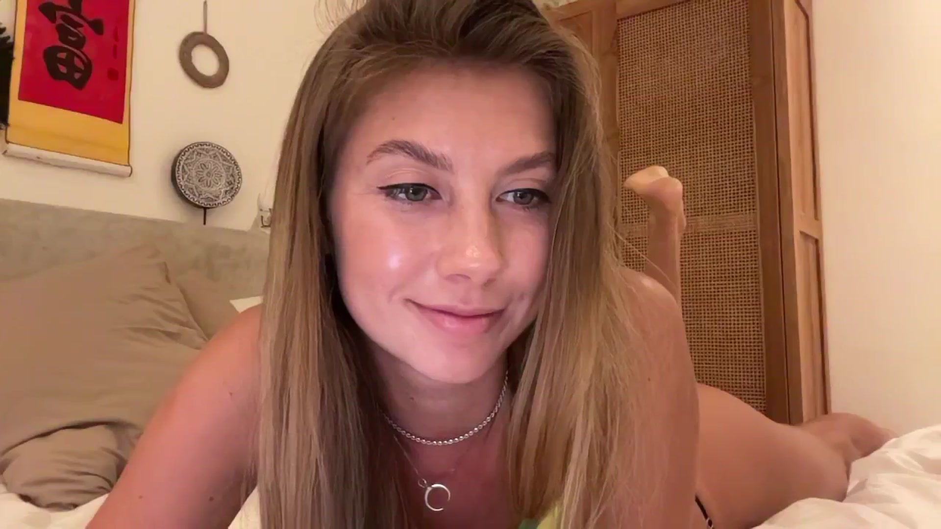 Gallery image thumbnail from SurfGirls's myfreecams stream on, 03/27/2025, 08:54 image 15 of 20
