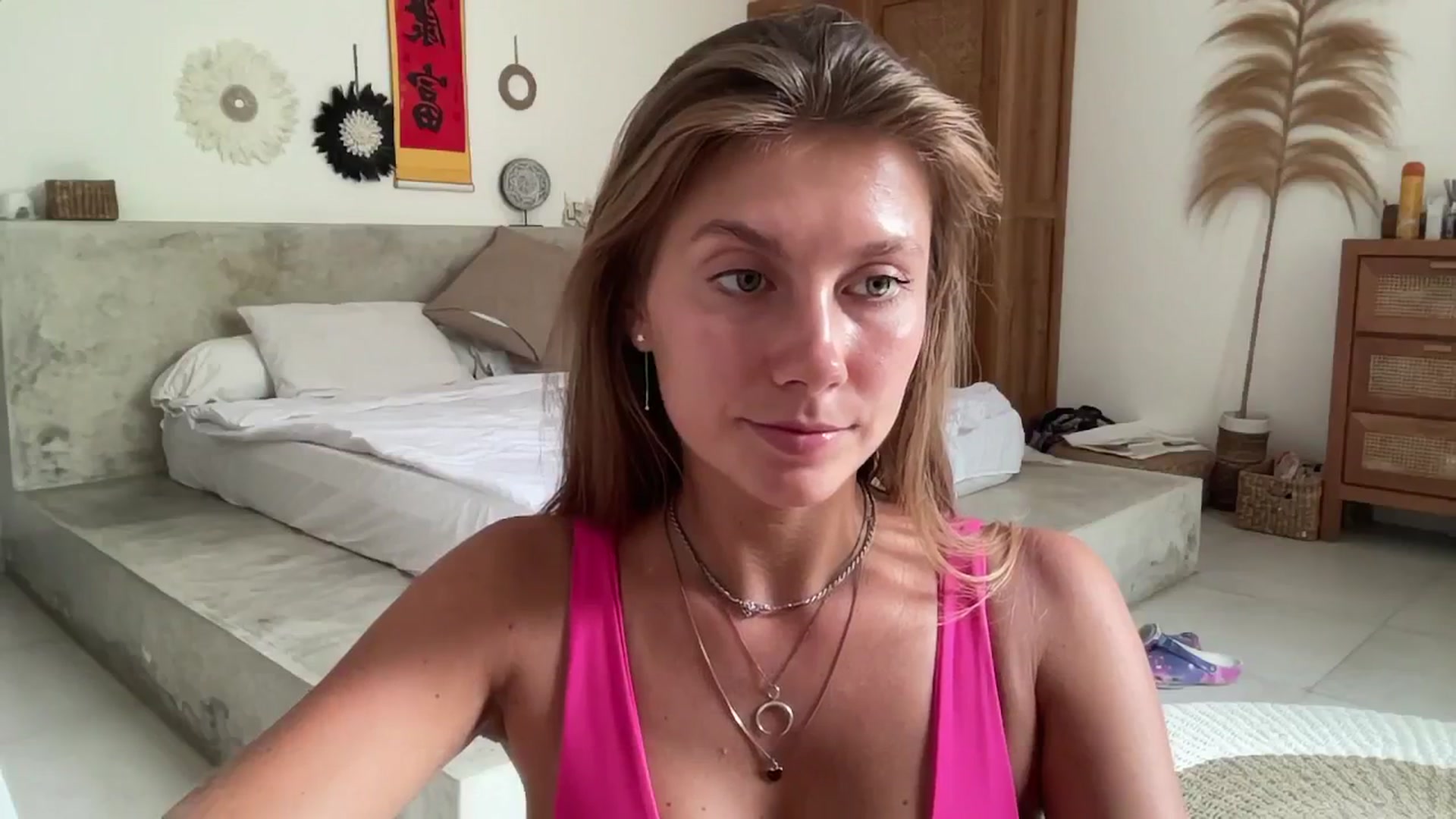 Gallery image thumbnail from SurfGirls's myfreecams stream on, 03/28/2025, 07:37 image 9 of 20
