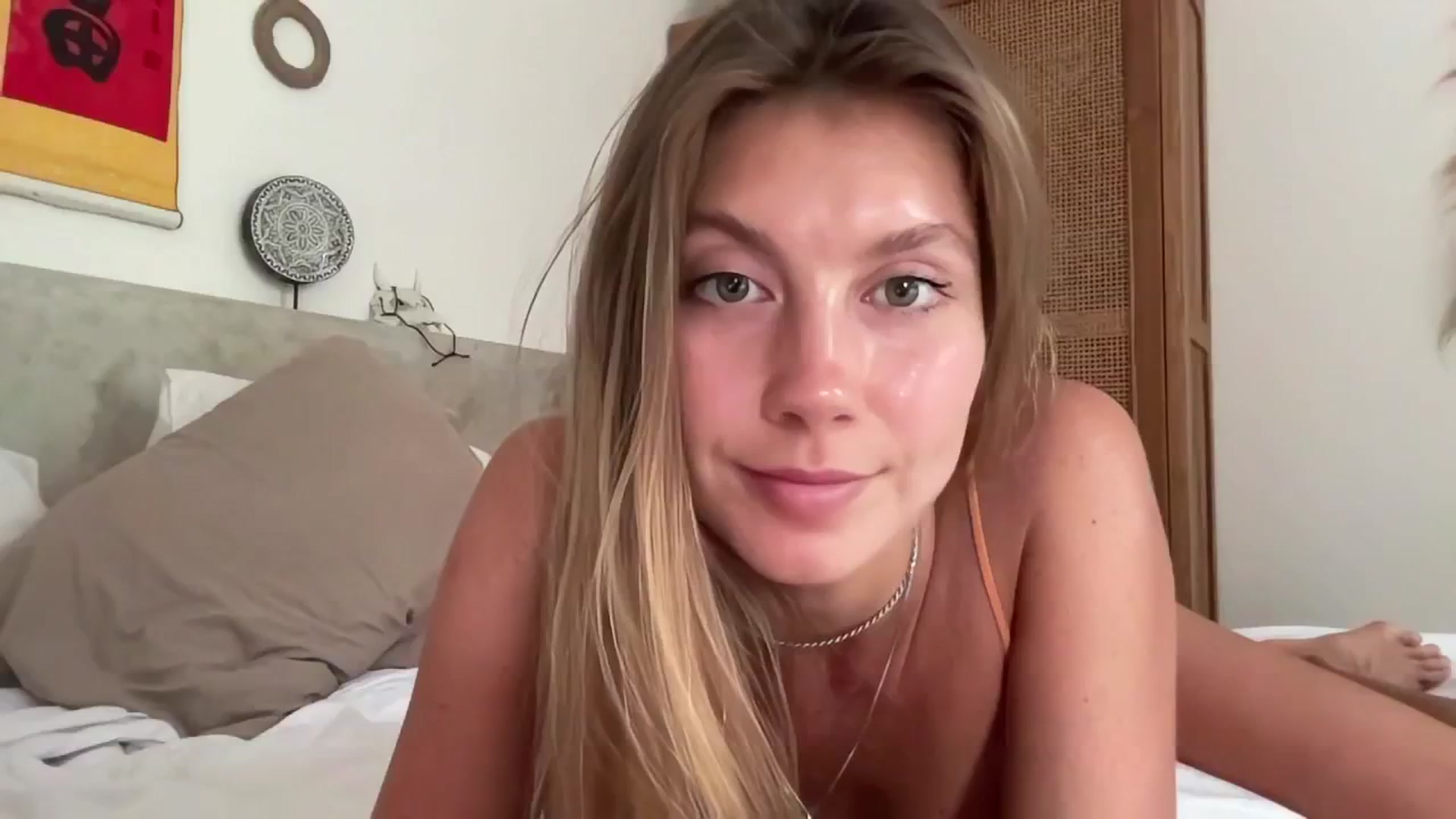 Gallery image thumbnail from SurfGirls's myfreecams stream on, 03/28/2025, 08:56 image 7 of 20