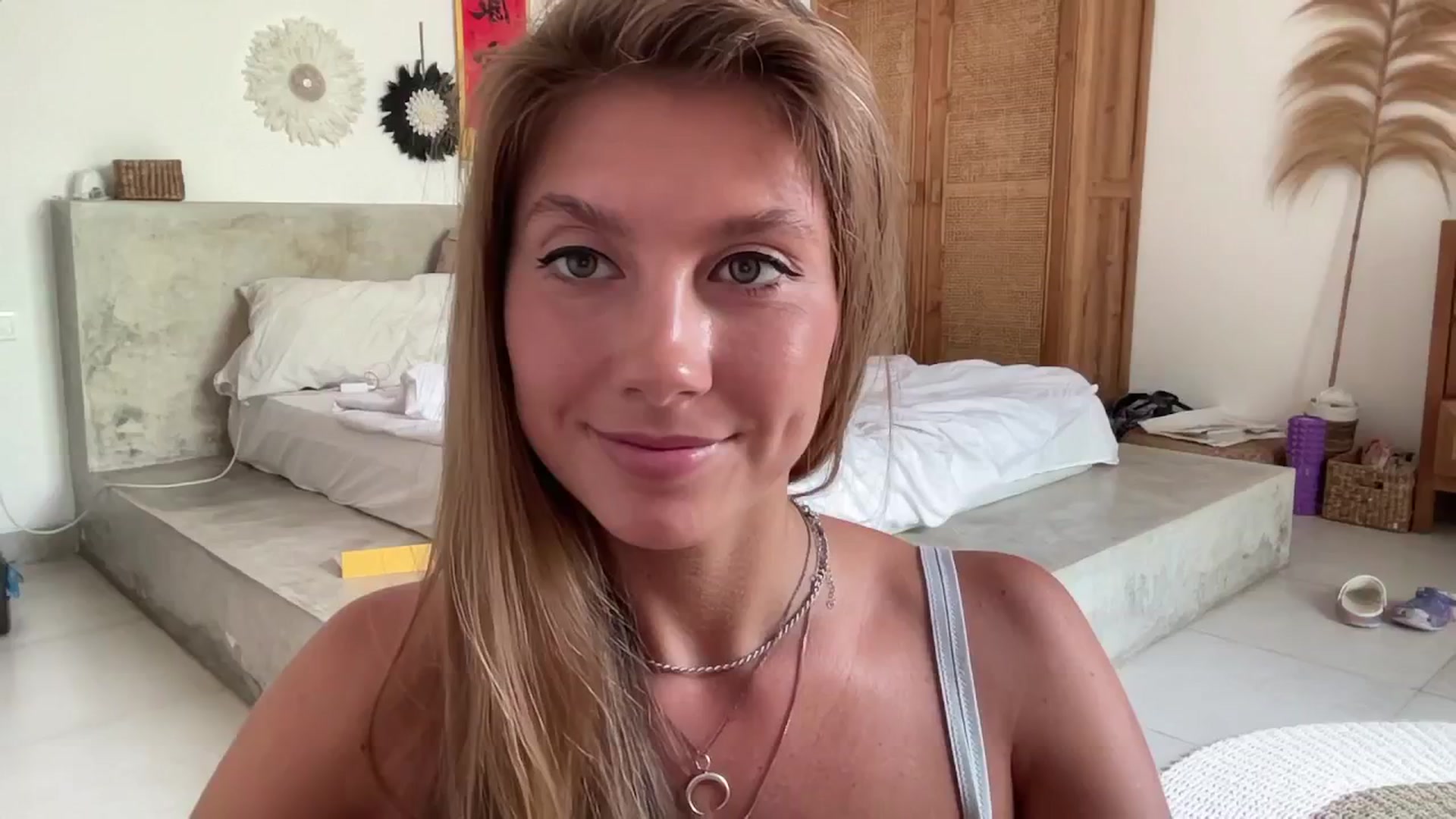 Gallery image thumbnail from SurfGirls's myfreecams stream on, 03/29/2025, 04:50 image 15 of 20